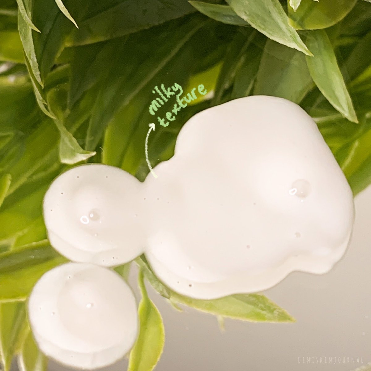 mamooong's tweet photo. κ° POTENT-C SERUM κ±
aku suka bgt pakai serum Vit C dan semangat pastinya buat explore produk dari brand lokal. nah, salah satunya @biobeautylab yg menurutku bentuk serumnya unik + ingredientsnya bikin auto glowing! β¨
βa thread #AutoGlowing #racuninskincare #diniskinjournal https://t.co/MprIRHxCsQ