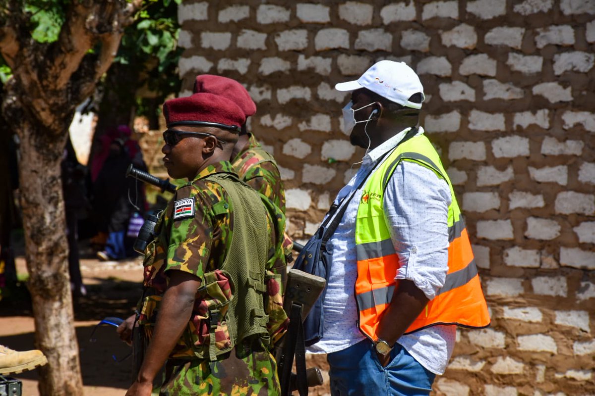 NicholasSongora's tweet photo. #PeacefulElections2022
#ObserverMission 
Heavy presence of GSU officers at Shikaadabu Primary school Polling station, however the process remained peaceful. Low voter turnout experienced. https://t.co/NOQQxkc8h8