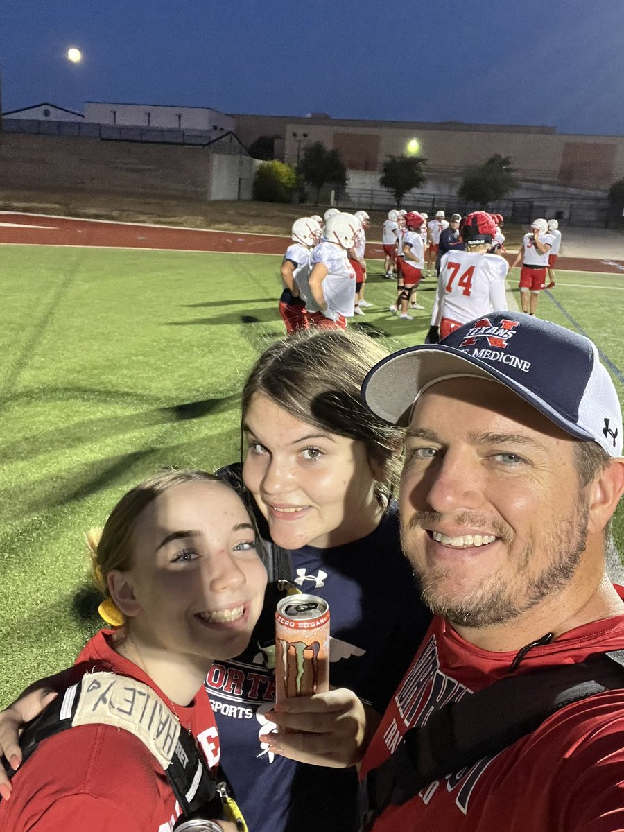NWTexans_AT's tweet photo. Missing sleep 😴 but it’s for a good cause‼️ #GOTEXANS 🏈 https://t.co/NM2GI9aHwN