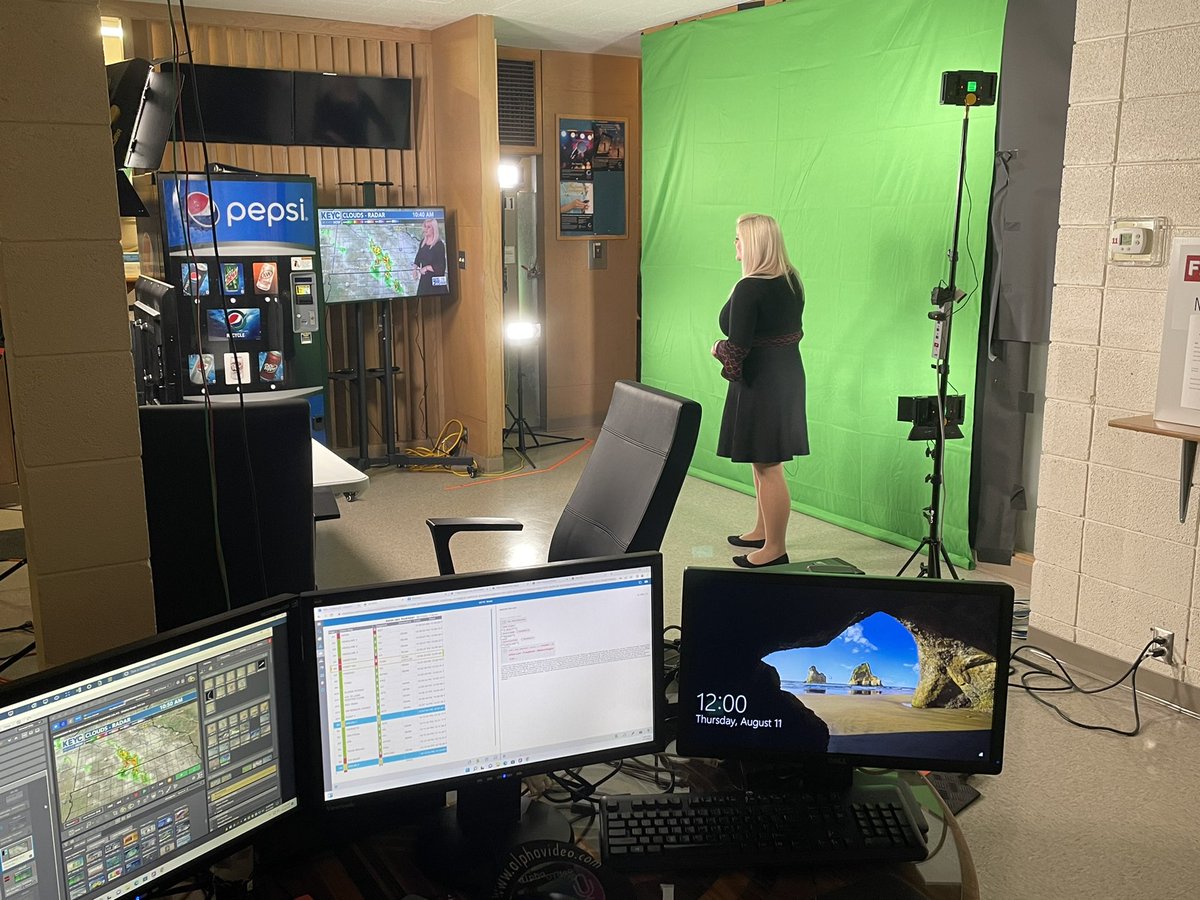 CaitlynLorrWX's tweet photo. New (temporary) weather wall while our studio gets a make over!
At least Iโm closest to the caffeine and the snacks (break room)! ๐
#Meteorologist #Renovations #WeatherWall #GreenScreen #Snacks #Caffeine #Funny #HeyItWorks #Studio #NewsLife #LifeOfAMeteorologist @KEYCWeather https://t.co/rKmJ7rsJLw