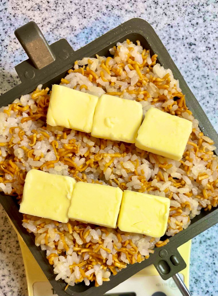 ヤンマガwebにて金曜日のバカ飯先輩更新されてます!
チキンラーメンキャンプ飯回です
よろしくお願いします!
https://t.co/HjsAviTyRP #ヤンマガ感想 #金曜日のバカ飯先輩