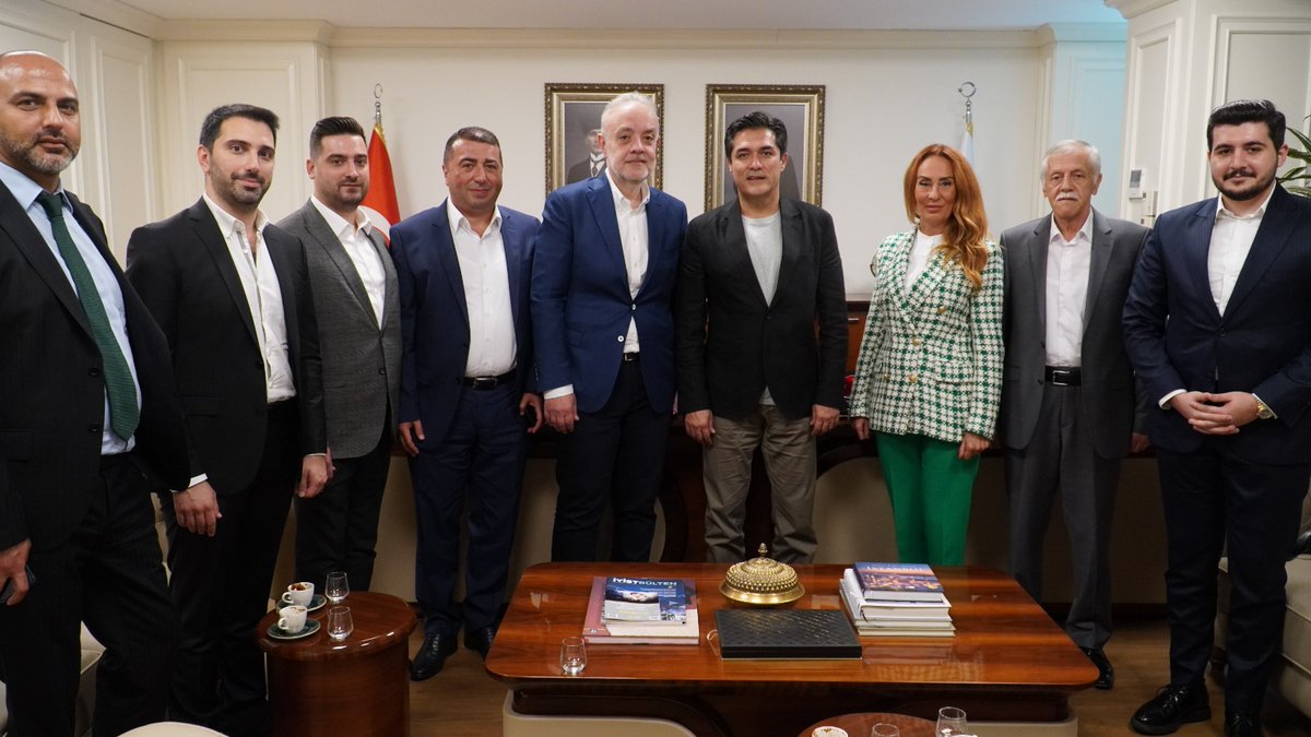 İYİ Parti'miz günden güne büyümeye devam ediyor!

İl Başkanımız Sayın <a href="/SBugraKavuncu/">Buğra Kavuncu</a>, İstanbul İl Başkanlığı'mızda Parti'mize yeni katılan üyelerimize rozetlerini takdim etti.

Toplumun her kesiminden teveccüh gören Parti'miz, yeni üyelerimizle gücüne güç katacak.

Hoş geldiniz!