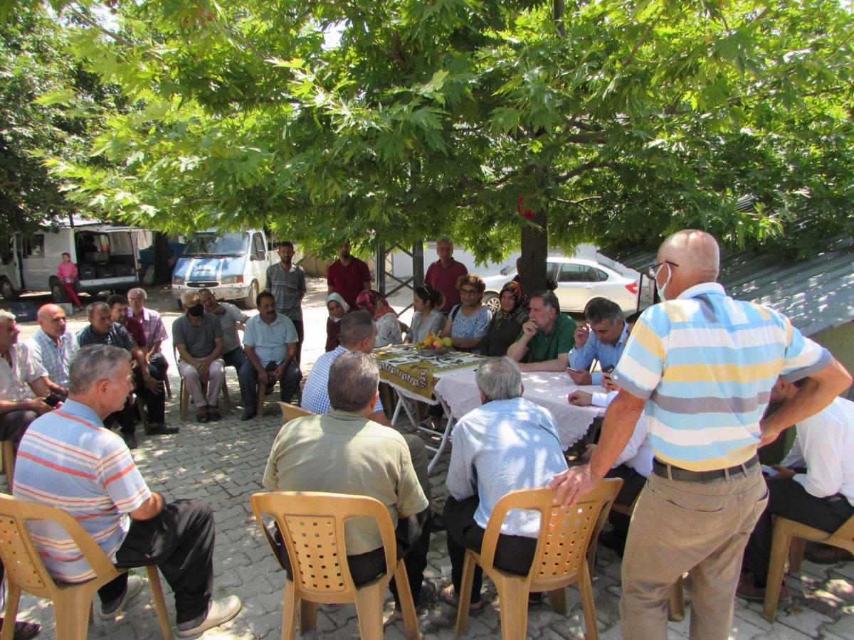 AvYusufbilgili's tweet photo. 📍Kuytucak Savruk Yaylası 

Milletvekilimiz Sn. @ahmetzenbilci 
İlçe Koordinatörümüz @islambunul  teşkilatımız ile Kuytucak mahallesi Savruk Yaylasında vatandaşlarımızla biraraya gelerek Cumhurbaşkanımız Sayın @RTErdogan selamlarını ilettik. https://t.co/qda9vj7exL