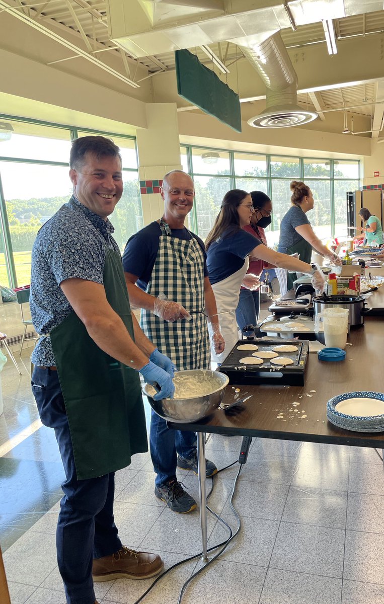 Thank you to the UHS admin team for cooking breakfast for everyone this morning!!! <a href="/FCPS_Fisher/">Ashley Fisher</a> <a href="/MikeHombach/">Mike Hombach</a> <a href="/aa_mcgrath/">Amanda McGrath</a>