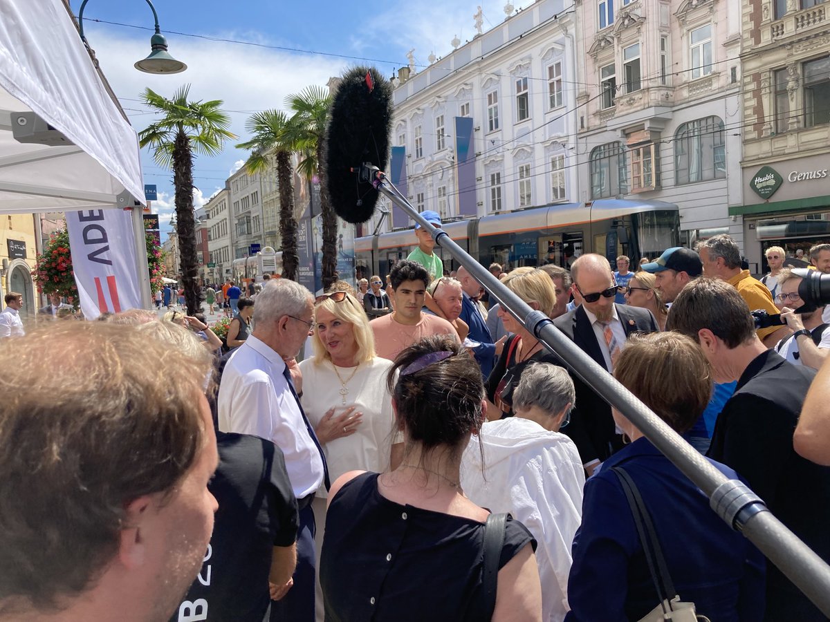 Stephan_GB's tweet photo. Unterstützungserklärungen Tag 3, #Linz #vanderbellen #vdb22 #bpw22 https://t.co/v0B0MgMUkk