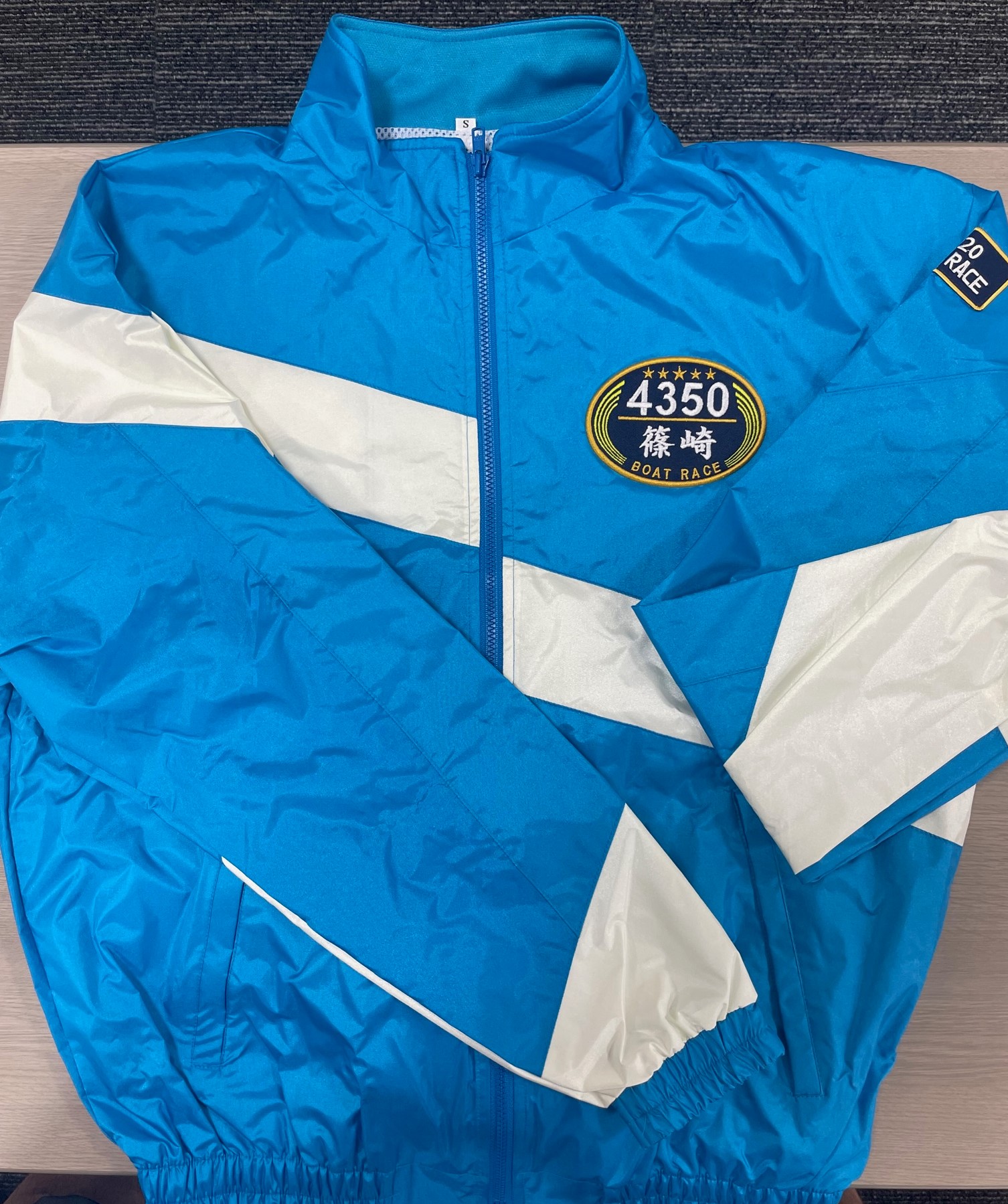 単品購入可 ボートレース篠崎元志選手のGPジャンパーサイン入りです 単品購入可 ボートレース篠崎元志選手のGPジャンパーサイン入りです