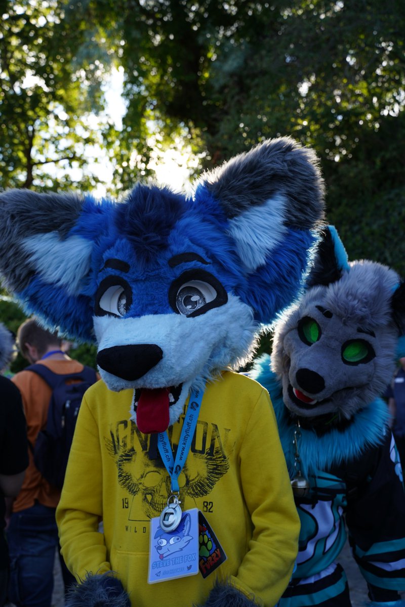 Look who's behind my ears! :3c

🐺: <a href="/MikTheFurry/">Mik</a> 
📷: <a href="/ayphron/">Ayphron</a> 
#FursuitFriday
