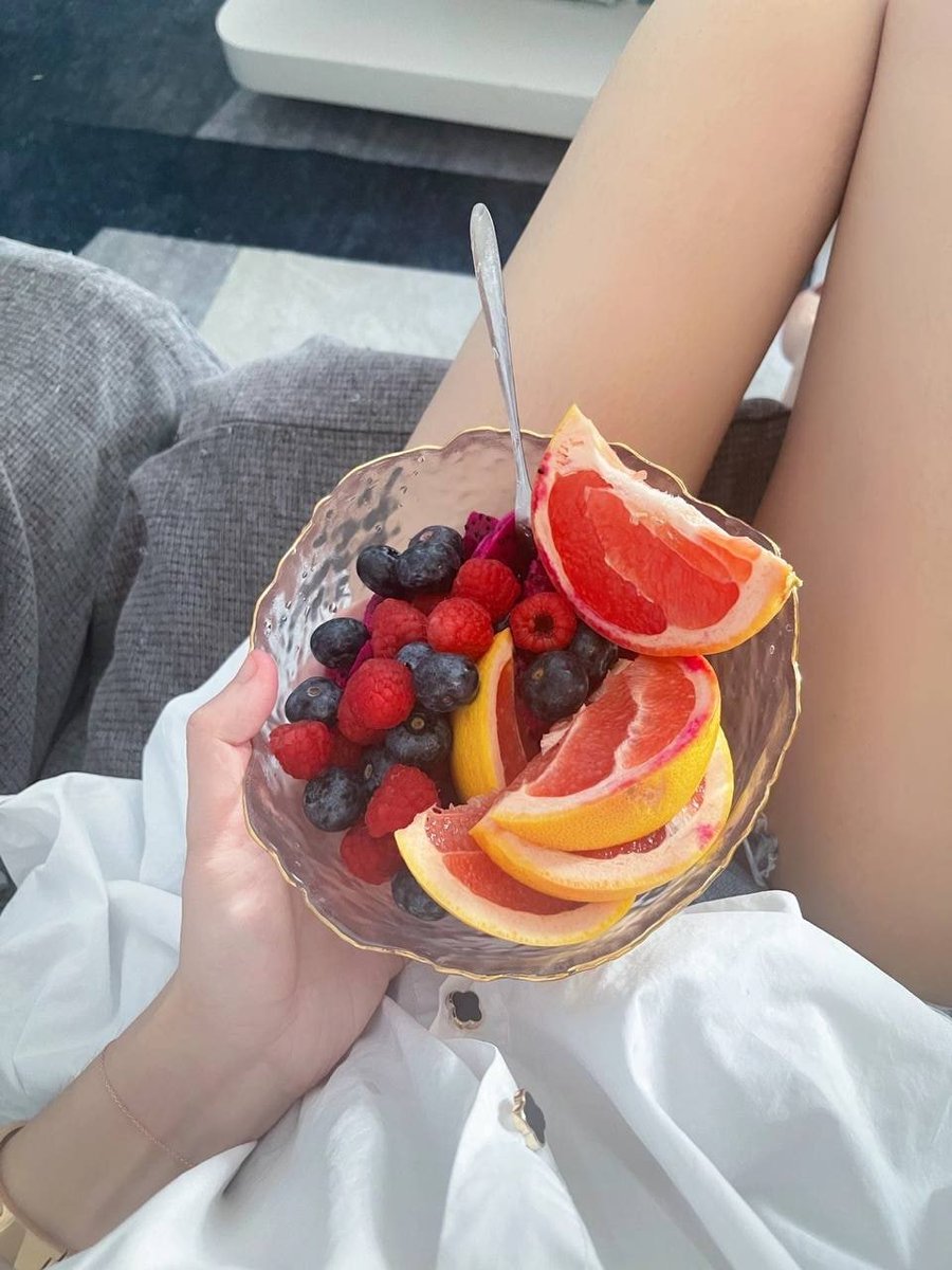 Dimplesmoe's tweet image. Bought a lot of fruit today😃