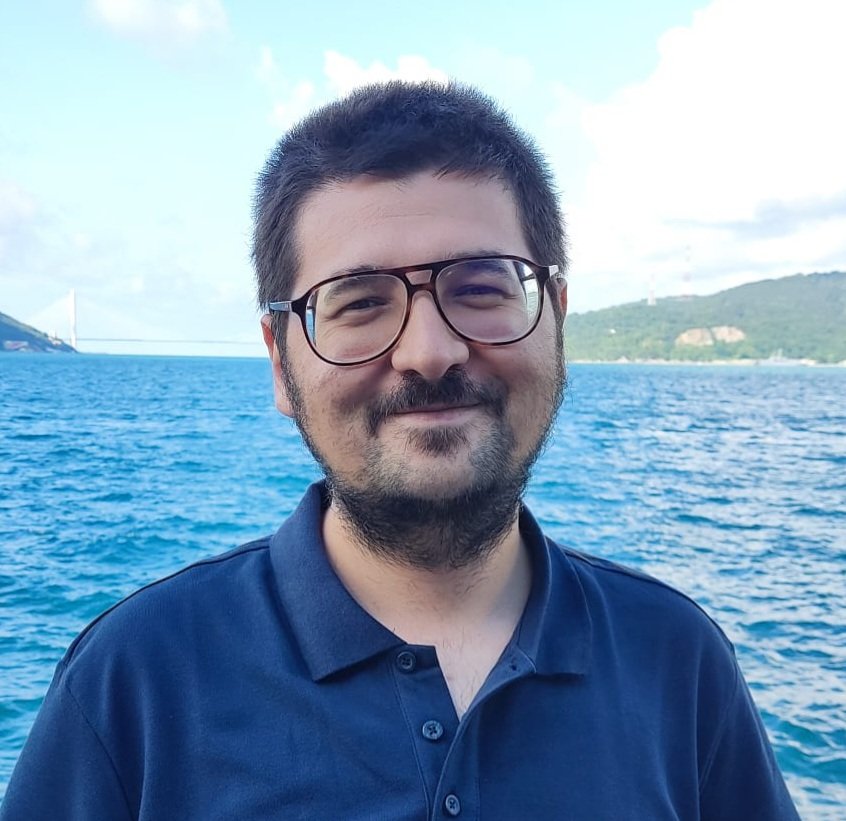 "Eliniz ekmek tutarken, gönlünüzde beslenecek ki dünya sizi ele geçirmesin" sözleriyle, bugün ve yarınlarınızı anlamlandırıp, düşünce dünyası ve mâna üzere yaşamıyla #ilhamveren Yağız Gönüler (<a href="/ekmekvemushaf/">Yağız Gönüler</a>) hikâyesi #youtube kanalımızda yayında. 💎

📽 youtu.be/ZAjNQCqKIVg