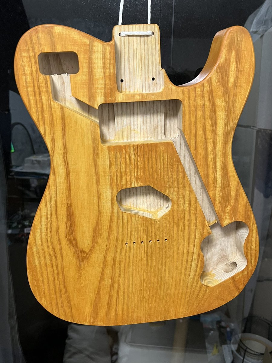 kei_style_'s tweet photo. テレキャスターカスタム製作中
#fender #telecaster #telecastercustom #自作ギター #テレキャスター #テレキャスターカスタム #widerangehumbucker #vanzandt #truevintage #willkinson #freedomcustomguitarresearch #gotohtuners #塗装 #メープル #調色 #サンディング #xoticoilgel https://t.co/I7cqXCnsez