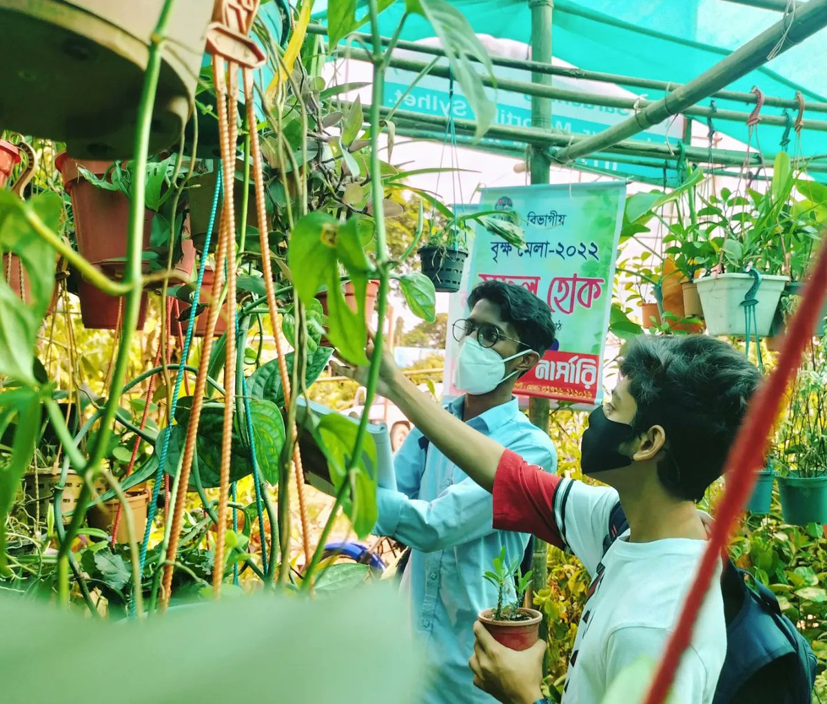 mdmihir01's tweet photo. Youthnet for Climate Justice Sylhet team visited and observed the Sylhet Divisional Tree Fair on World Youth Day.
#treefair #InternationalYouthDay #YouthDay2022 #ClimateEmergency #ClimateActionNow https://t.co/mrIcZiRAqJ