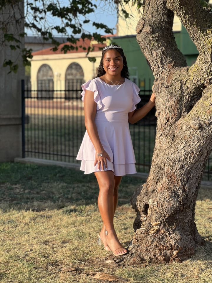 ok_royallegacy's tweet photo. I want to wish @Serenity_Go3 a Happy 17th Birthday. We are so lucky to have an amazing lady like this to be apart of the family. https://t.co/C9Y6Dmk8Al