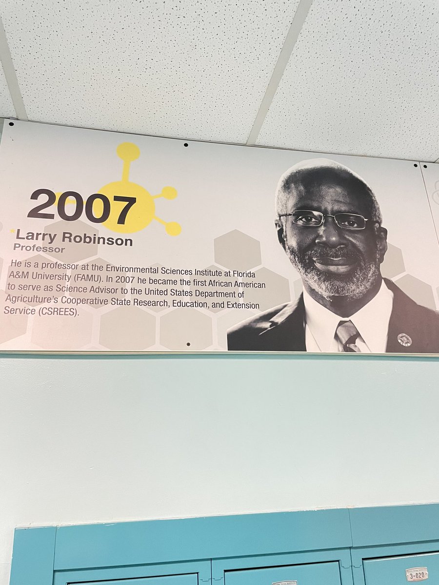 dotty_dotson's tweet photo. Shout out to Friendship Collegiate for having the President of the highest of Seven hills represented in their halls. Only a true Floridian would recognize such greatness when he sees it. #FPCSHOCO22 #FPCSTP @FriendshipPCS @FAMU_1887 https://t.co/G6THMMIJEy