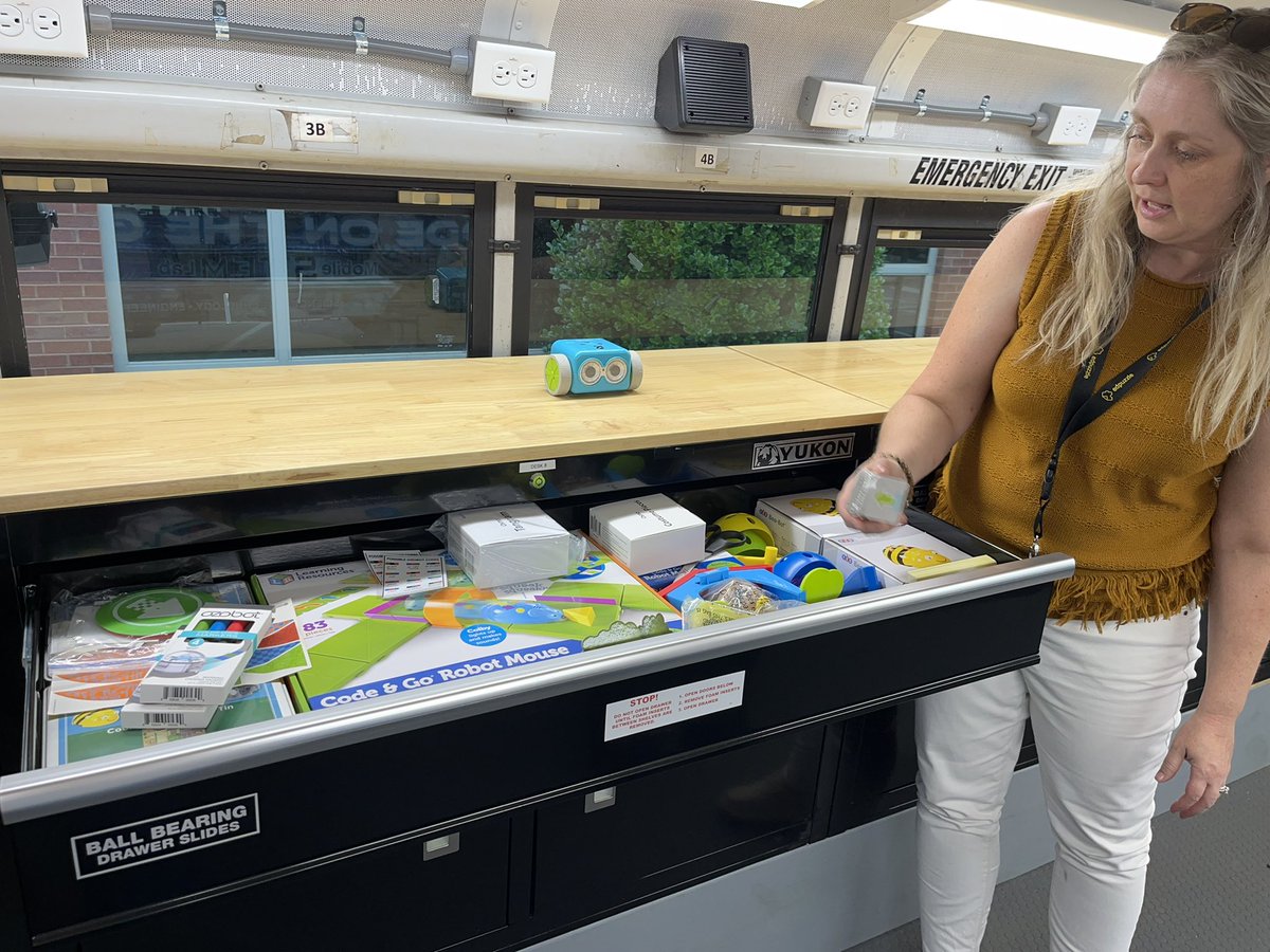 kcollazo's tweet image. Check out this amazing repurposed bus! ๐Teachers have been trained to use all the awesome #Robotics and #STEM materials with their students when they reserve it for their school! Way to go @CaldwellVoice ๐๐ #CodeOnTheGo