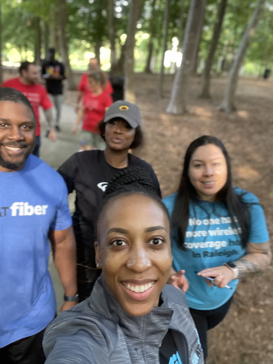 DomDavis_'s tweet photo. A great way to start the morning joining 🏃‍♀️ Friendly Heart Walk! #ATTHeartsAHA #MOVEMAS https://t.co/AE21gmoXJl