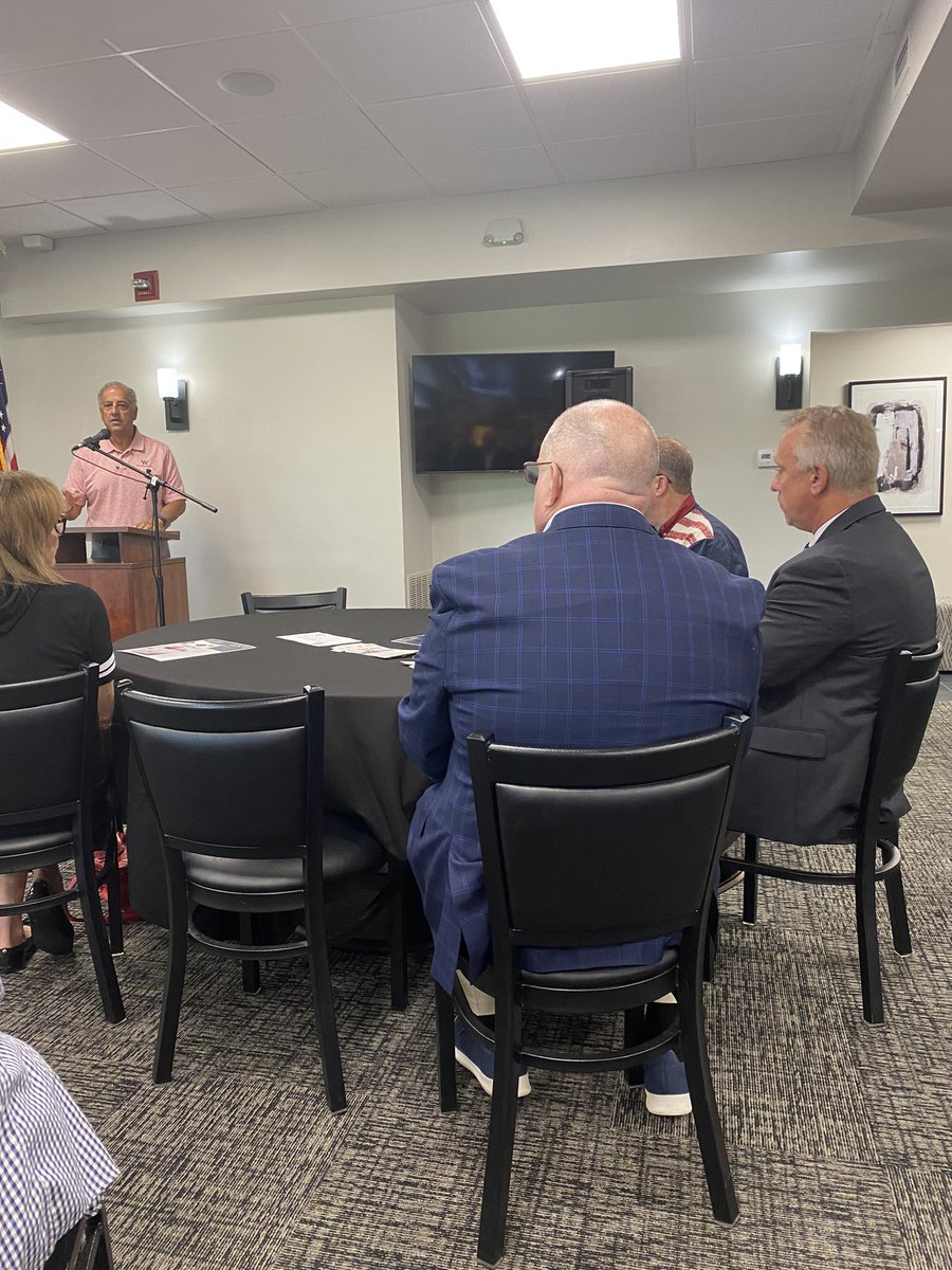 MBousselot's tweet photo. Great morning and great crowd in Ankeny! 🇺🇸

We heated common sense messages of supporting law enforcement, tax relief for families, and accountable government from @BrennaBird @ToddHalbur @LarryHogan https://t.co/BfFhE75rEl