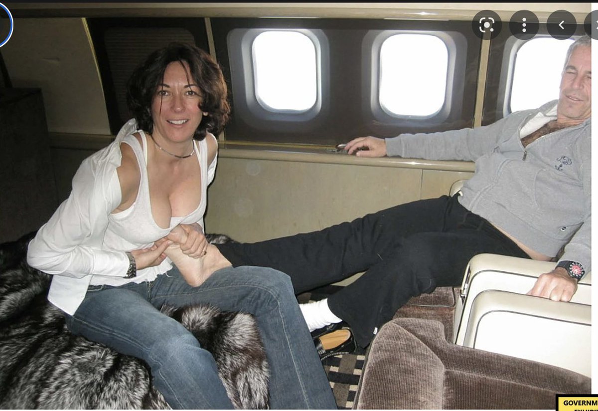 jkbjournalist's tweet image. I wish I could say this was a "new" low for @FoxNews. Truly incredible. They photo-shopped a government exhibit (photo of Maxwell &amp;amp; Epstein on a plane) with an obviously fake photo of Reinhart. Here's the REAL photo.