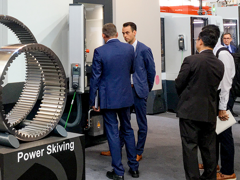 Gleasonposts's tweet photo. Mark your calendar - at AMB show from September 13-17, we will be showing you innovations for the high-quality production and inspection of gears. Of course, KISSsoft will also be there. We look forward to seeing you at booth 5B71 in hall 5: https://t.co/SnrpP32qBs https://t.co/25sdXxRnCi