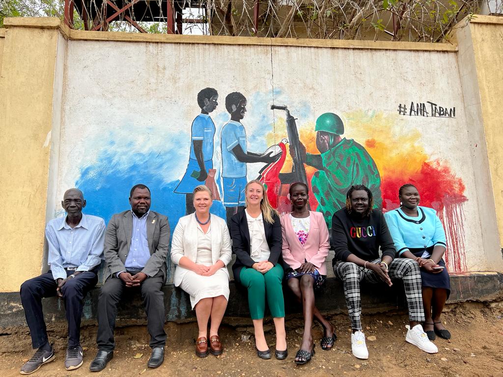 Amb. Siv Kaspersen  is leaving the embassy after 3 years of service in 🇸🇸. In her farewell, she calls on the Government to silence the guns - not the people. Read her full reflections on her tenure and the way forward for #SouthSudan ➡️  bit.ly/3dqG8FR #SSOT