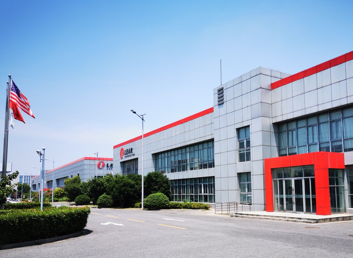 LearCorporation's tweet image. Our #connectionsystems plant in Yangzhou, China, received the Quality Improvement Award🏆 and Logistics Contribution Award🏆 from @NissanMotor for providing superior quality products and implementing innovative logistics solutions to secure supplies and meet customer demand.