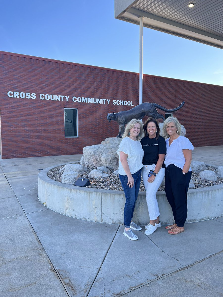 Best front office ladies in the game! 🐐Happy first day! #cccougars <a href="/CCCLoudandProud/">CCC - Hollinger</a> <a href="/CrossCounty1/">Cross County</a> <a href="/tamschaefer/">Tammy Schaefer</a>