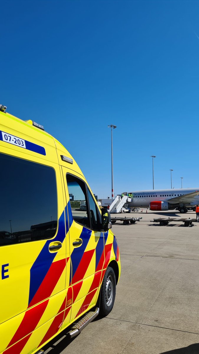 🚑 SUCCESVOLLE SAMENWERKING

Afgelopen week zijn er 9 medische patiënten uit Oekraïne op Schiphol gearriveerd, 25 ambulancediensten stonden klaar om een groot aantal patiënten te vervoeren. Zo ook onze ambulance! 💪

Lees meer ➡️ bit.ly/SuccesvolleSam…

#AmbulanceGM #evacuaties