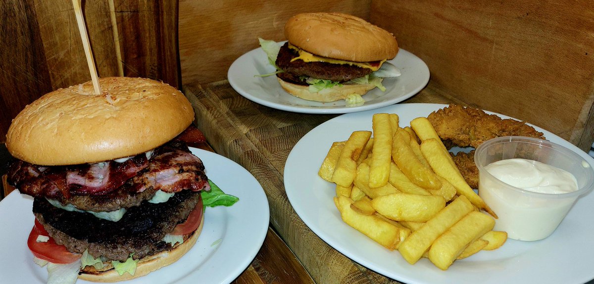 BurgerOff_'s tweet photo. it’s burger o’clock.......hit us up for your Friday fix 😍🍔🤤

Tag your burger buddy and make your weekend even better !!

#burgeroff #weekend #brightonandhove #brightonfood #beergarden #delivery #takeaway #foodstagram #burgers #Hove #food #foodporn #dinner #burger #Brighton https://t.co/mKJKa5z6l0