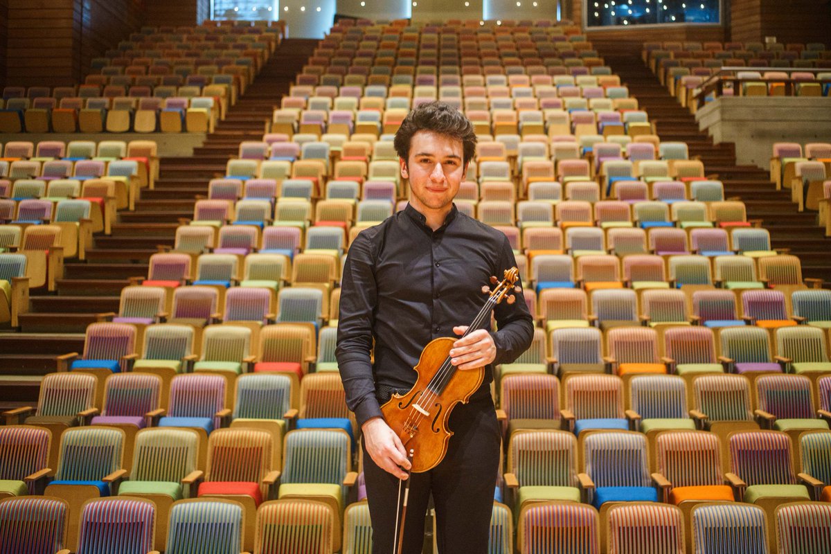 UEenVenezuela's tweet photo. Estén atentos a nuestro canal de YouTube porque los próximos viernes estrenaremos los diferentes conciertos y recitales que se llevaron a cabo durante el Festival, en el que también participó el violinista 🇫🇷 Alcide Menetrier, así como destacados músicos venezolanos 🇻🇪🎶🫂. https://t.co/QgrxeDuYql