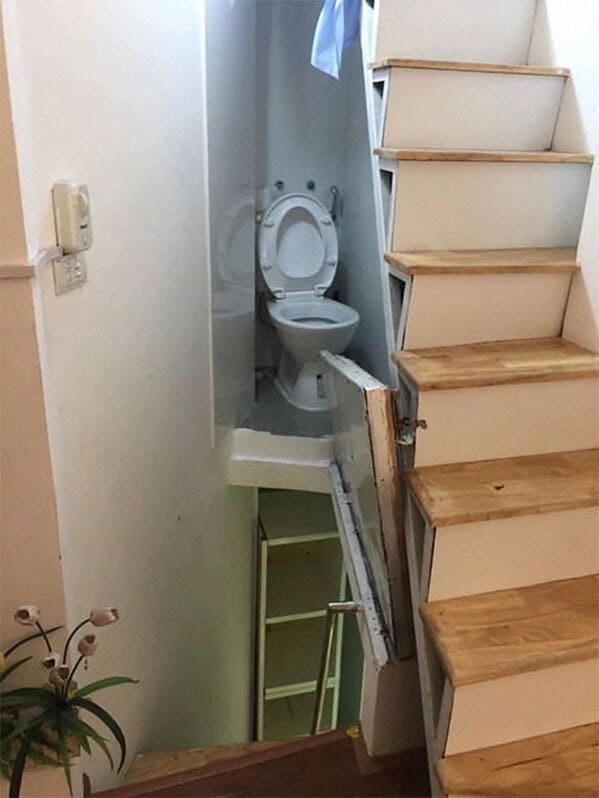 Jergermga's tweet photo. Friday Fun- Who would take a chance using this toilet? https://t.co/VW8VN8qp2j