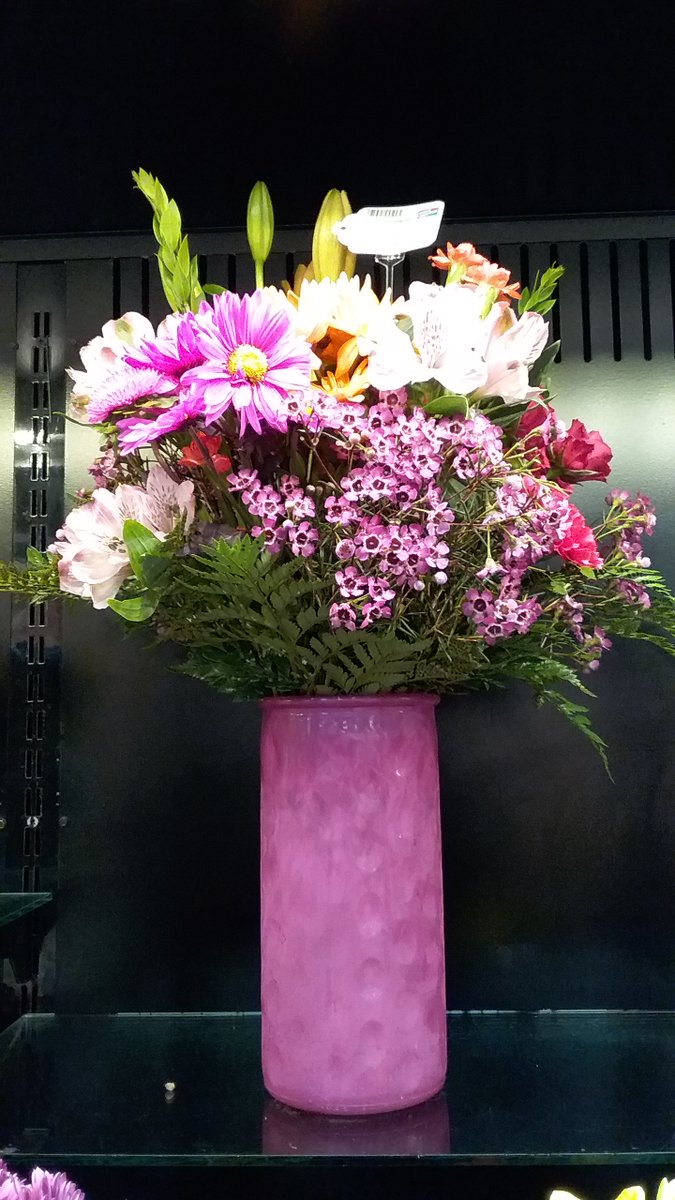 RaymorePC's tweet image. Here's another floral bouquet our florist created! Talk about stunning!