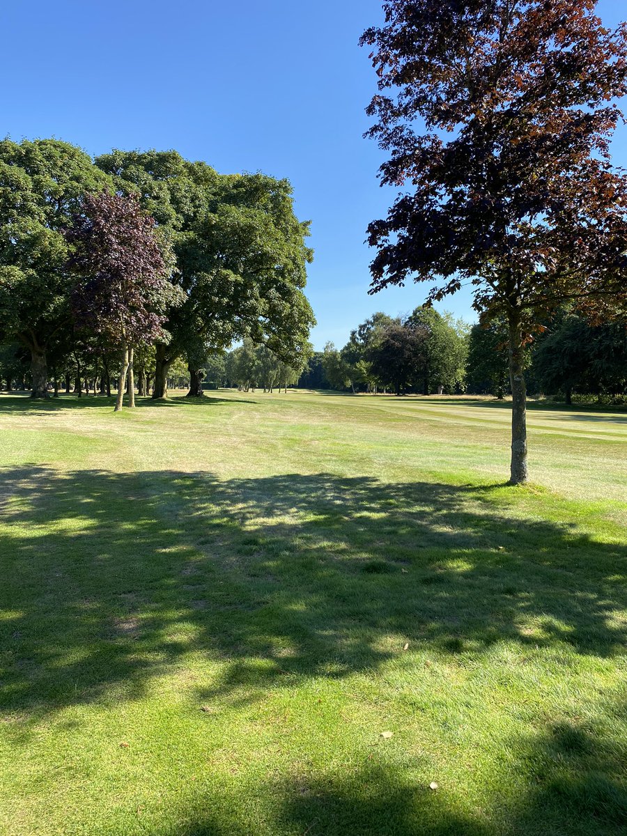 Fantastic weeks work from the lads <a href="/LifeatMere/">The Mere Golf Resort & Spa</a> Course is looking unreal. <a href="/JohnQIRL/">John Quinn🇮🇪</a>