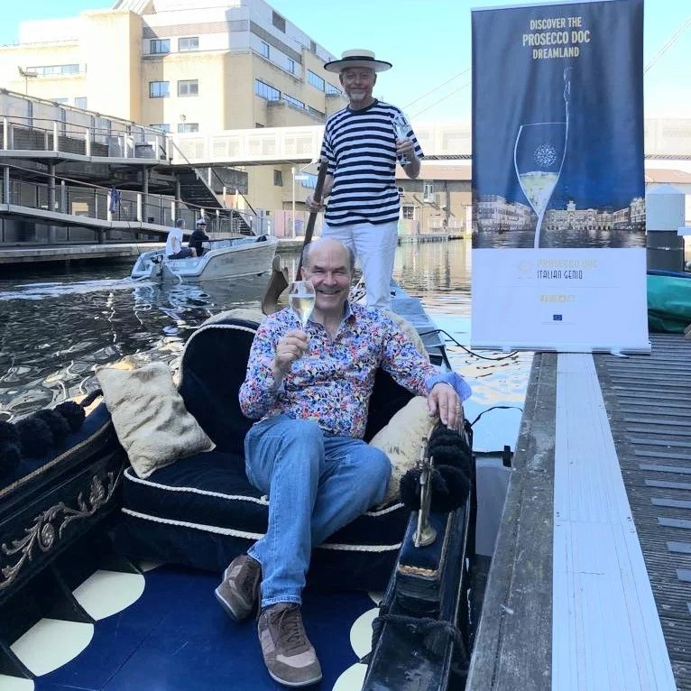 TheWineTipster's tweet photo. @ProseccoDOC Getting ready for #NationalProseccoDay tomorrow on The Dream Gondola taking us to Little Venice. #ProseccoDOC #ProseccoDOCRose #TasteProsecco #italianGenio #Gondola https://t.co/z1GISj6kRs
