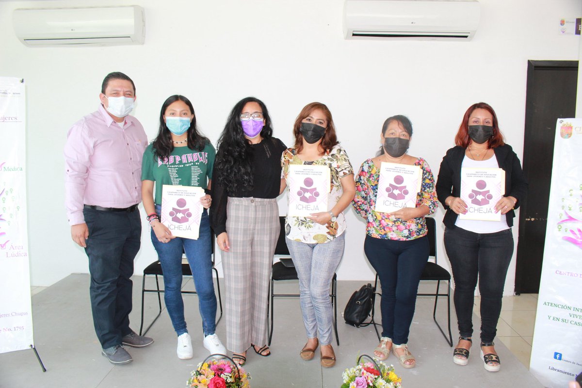 icheja_chiapas's tweet photo. Icheja y Cejum entregan certificados de Primaria y Secundaria a mujeres
• Siete alumnas concluyeron satisfactoriamente el nivel gracias a los trabajos del Icheja y el Centro de Justicia para las Mujeres #ICHEJA #INEA #Chiapas https://t.co/cMpyt1HqeV