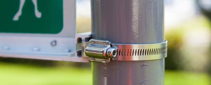 Street sign theft is a constant problem, particularly for #localauthorities.

Here's how to prevent it - bit.ly/2gGDayp

#council #county #signs #theft #hoseclips #annoying