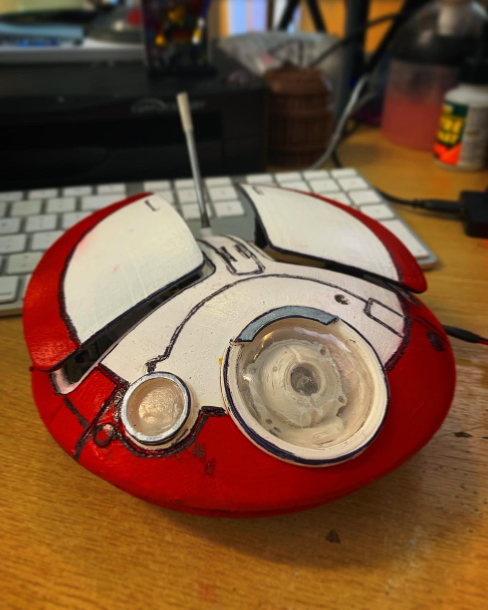 L0v3Train's tweet photo. Thought o posted this? Made the little droid Lola from kanobie e what a great show! #led #disney #droid #show #kanobie #starwars #streamer #twitch #lovetrain #L0v3train #L0LA #lola #3d #3dprint #3dprinting #prop #model #craft #need #geek https://t.co/glCrk9nLb0