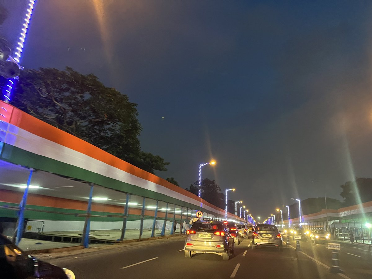 ‘পরিবর্তন’ (Paribartan) in the National Flag of India at Red Road, Kolkata. 

#IndiaAt75 #AzaadiKaAmritMahotsav #75thIndependenceDay