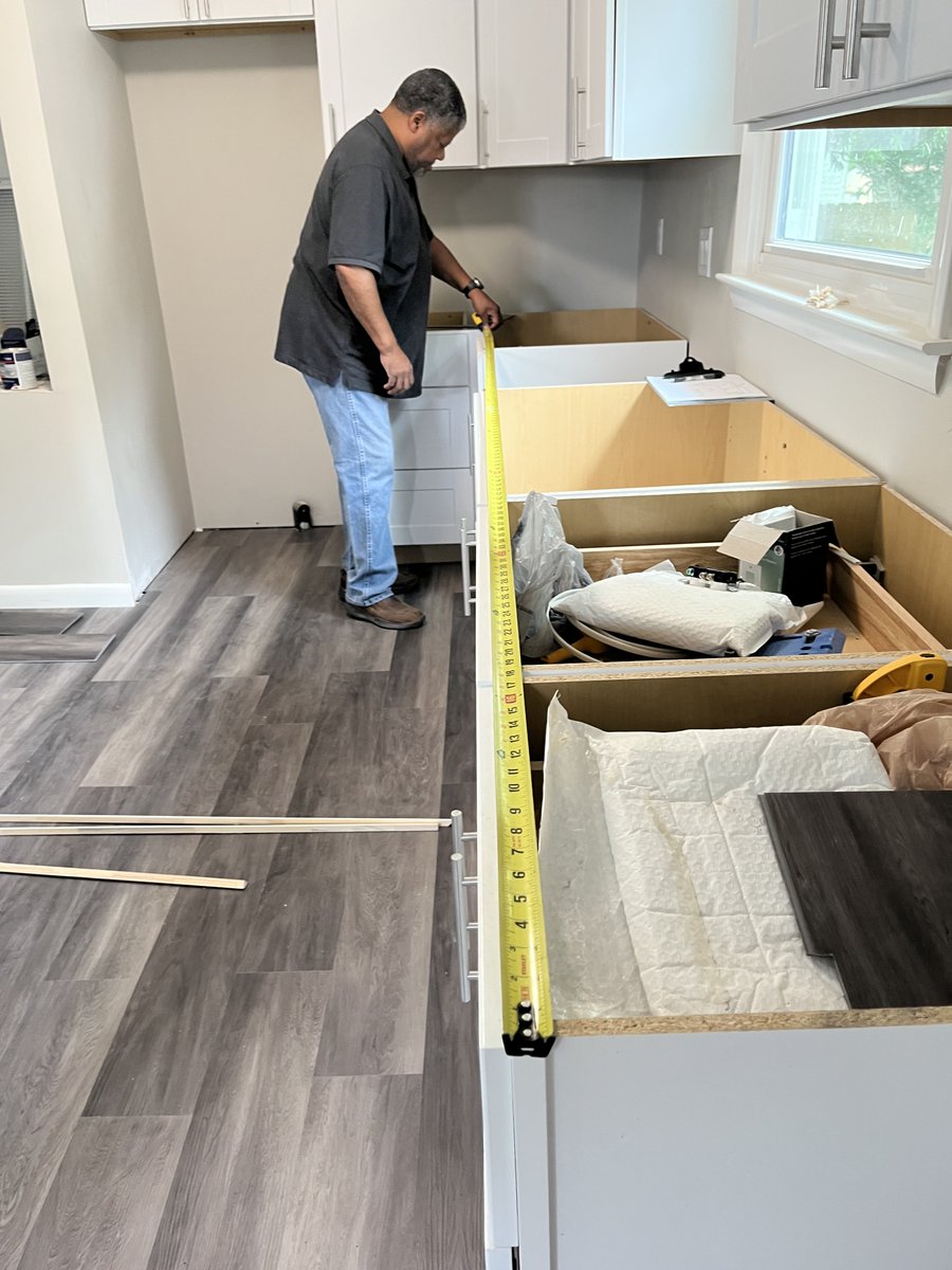 LlcStoneware's tweet photo. We are measuring and drawing today! We are getting ready to install countertops for this kitchen, but we have to make sure all measurements are accurate. Then, we take it back to the shop for production😎 #trending #kitchen #remodeling #marble #granite #quartz #cabinets https://t.co/JnBYWNVxru