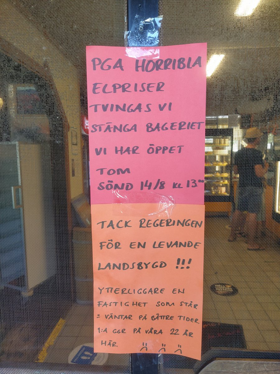 SDTobbe's tweet photo. I fönstret hos Södviks Bageri på Öland finner man nu denna skylt. 

"TACK REGERINGEN FÖR EN LEVANDE LANDSBYGD!!!" https://t.co/CoF9tXpP5w
