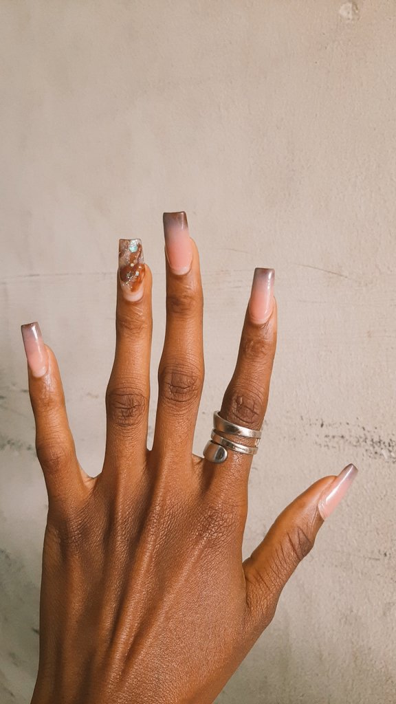 loisdekke's tweet photo. I have my Grandma's fingers. https://t.co/oC5qmblHbs