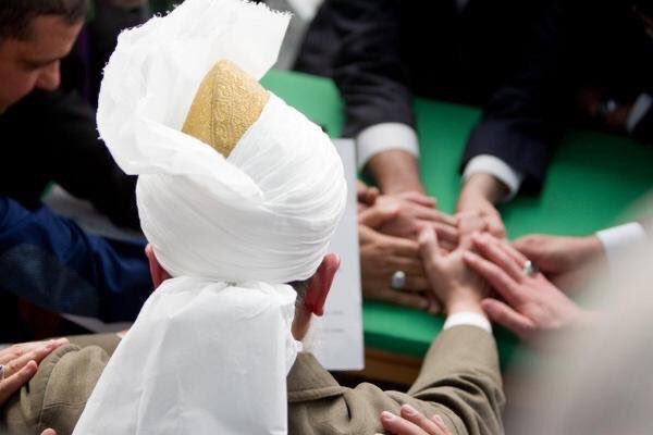 StudentOfAhmad's tweet photo. Words cannot explain the happiness in my heart as beloved Hazur spoke about my dear mother in the Friday sermon

Not a second goes by where I don’t think of her but with beloved Hazurs prayers I have been given that comfort which I could have never imagined

Khilafat is life! https://t.co/A52ldFsNRQ