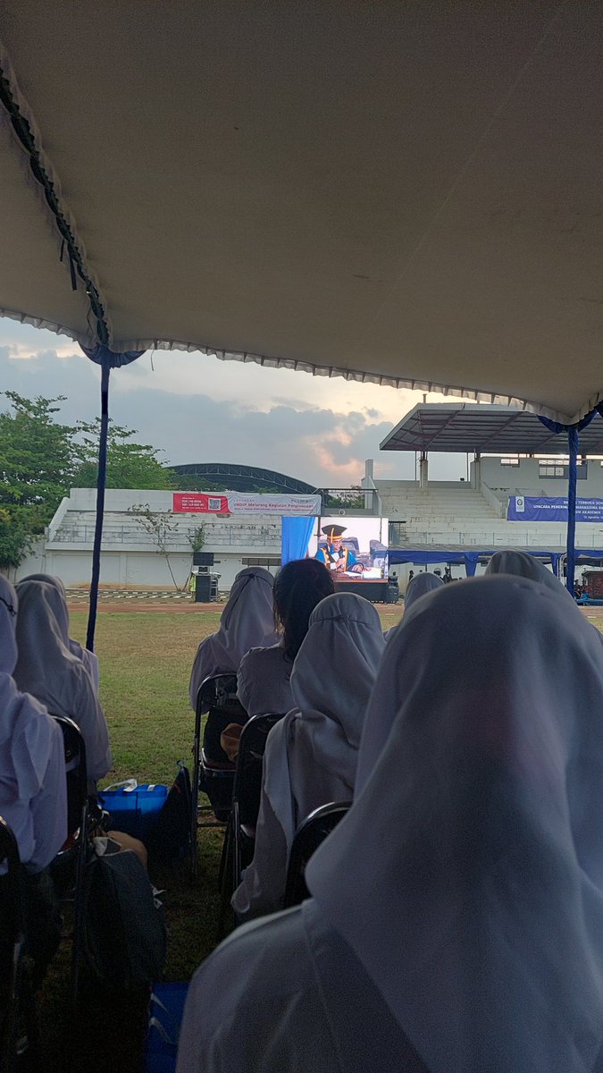 rvnmhndraa's tweet photo. undip. https://t.co/ffW5pdccFA