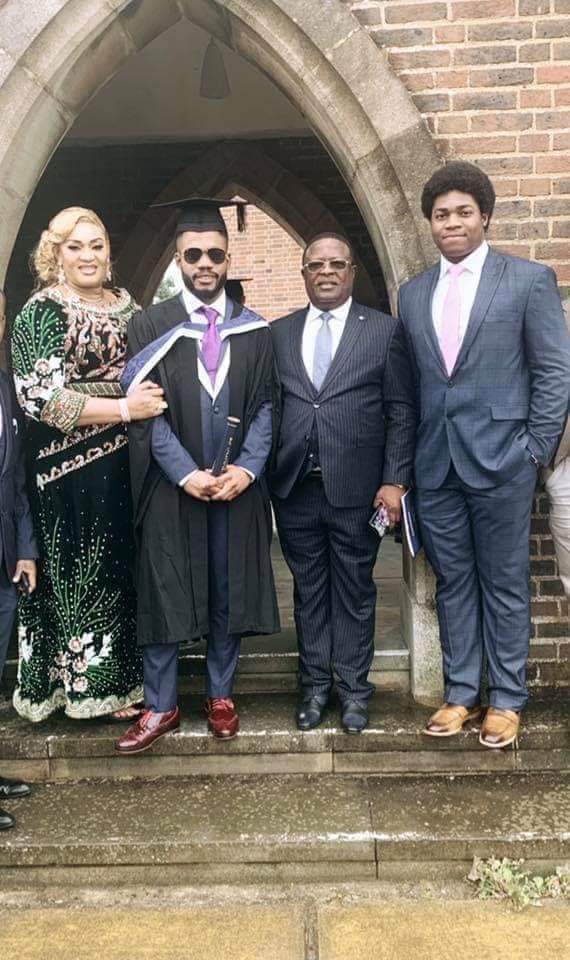 drbert22's tweet image. "Nigeria can't borrow to pay ASUU. University education is not for everyone" - Dave Umahi of APC.

His son Osborn graduated from University of Surrey, UK. 

You, that your wards are affected by ASUU strike, keep supporting APC.