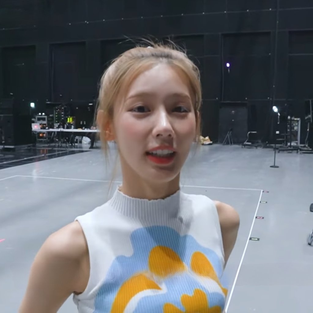 searchmiyeon's tweet photo. the cutest 💛 https://t.co/OMjXyARlXB