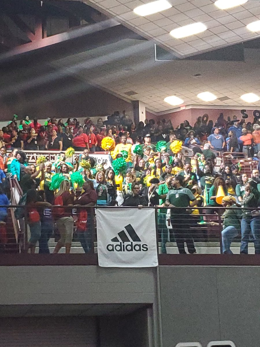 TRod_Math13's tweet image. I see you @ShotwellMS_AISD !!! 👀 @aldine #aisdconvocation2022 #middleschoolmatters