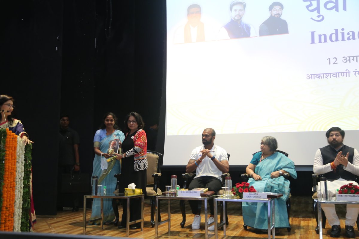 YASMinistry's tweet photo. India's notable sportspersons &amp; youth icons were also present. They interacted with the youth &amp; motivated them to achieve greater heights. https://t.co/te9VpG9Y61