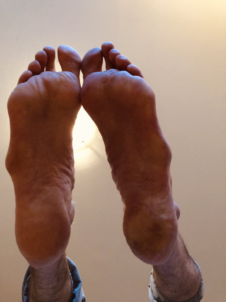 FeetKing Size18 tweet media