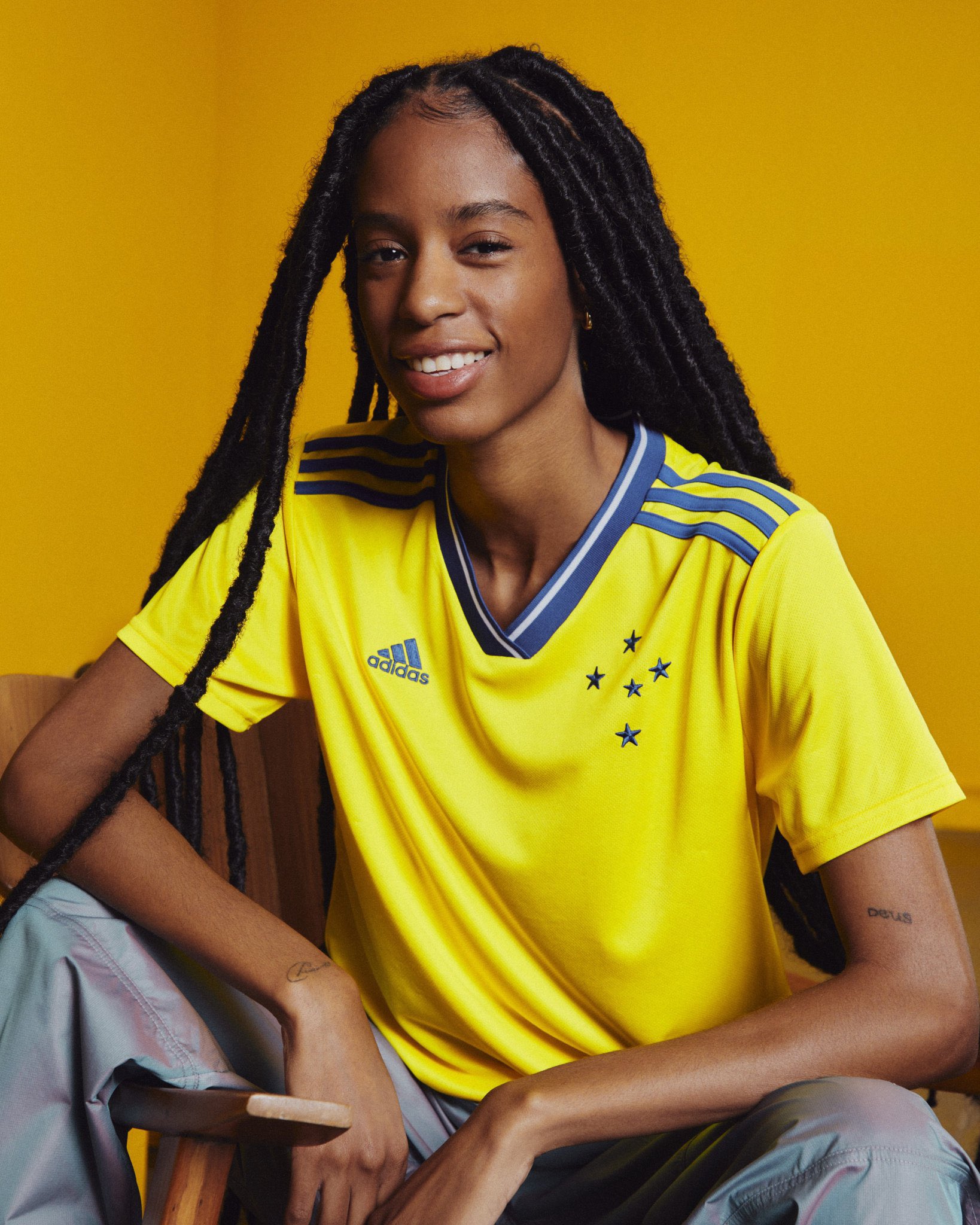 Raisa Simplicio on X: Adidas está lançando hoje os modelos de terceira  camisa dos times. Esses são os modelos de #Flamengo, #Internacional e  #Cruzeiro, qual o mais bonito?  / X