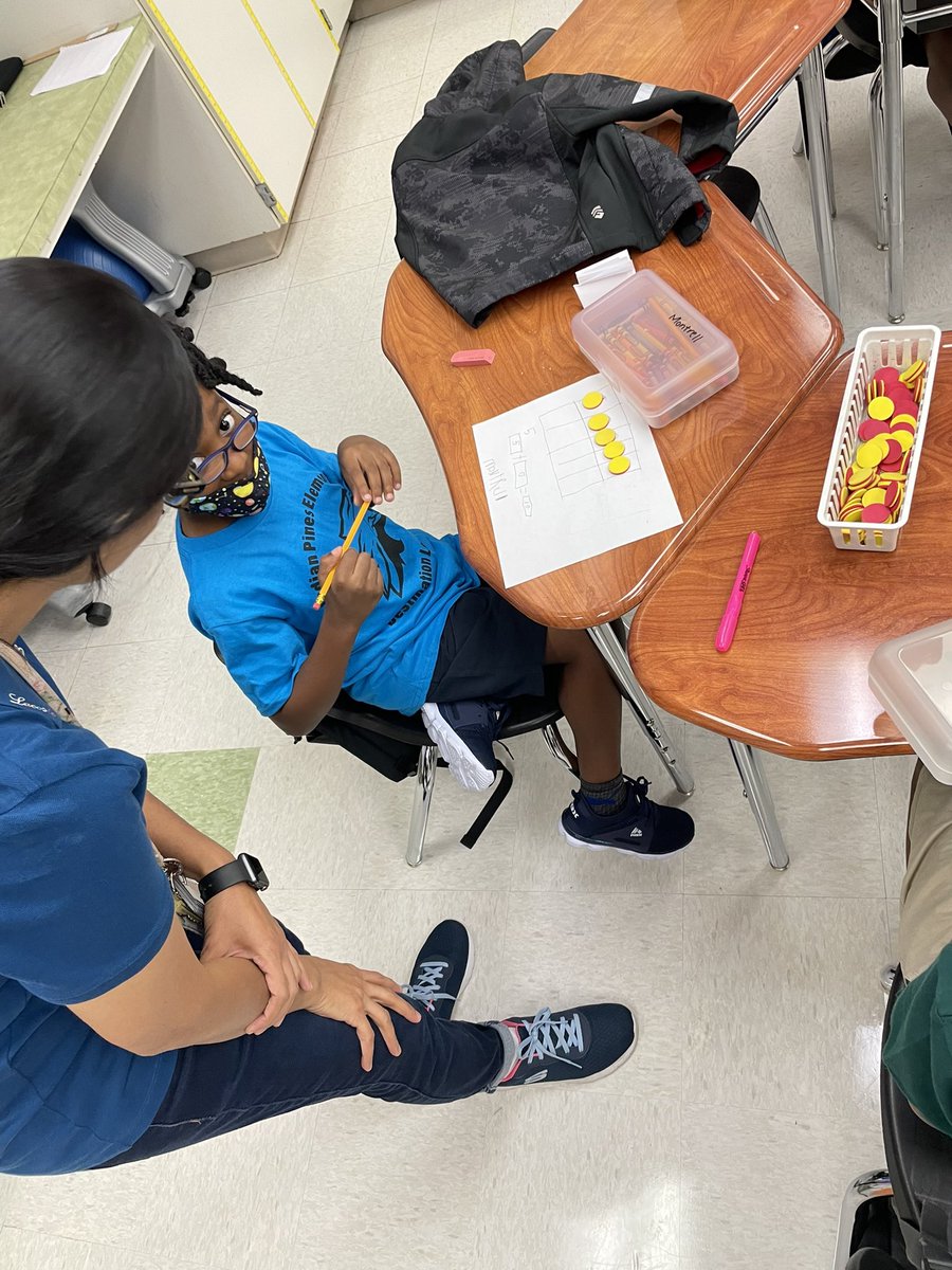 MarciInnocent's tweet image. Manipulating numbers with counters in 2nd grade! @IndianPinesES #dailymathpractice #expectations #procedures #firstweek