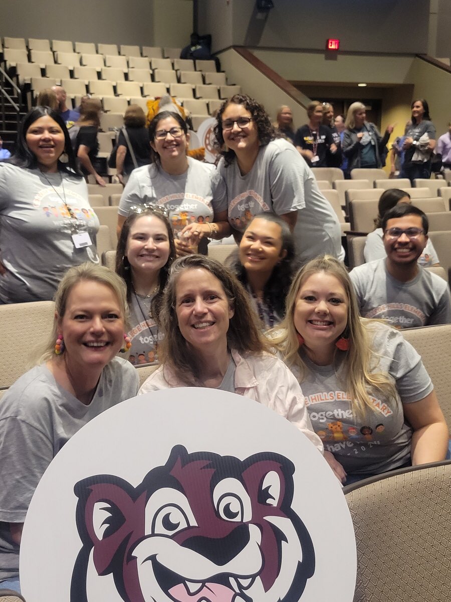 jenmillsteach's tweet photo. CSISD Convocation! @CollegeHillsTC #SuccessCSISD  #FramingSuccess https://t.co/WMMhXtkbwY