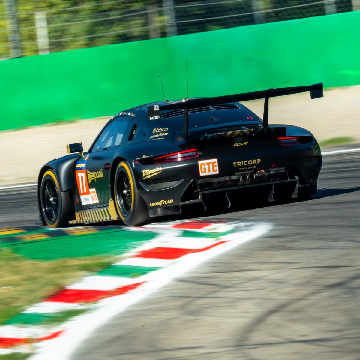#ELMS - The No. 77 <a href="/ProtonRacing/">Proton Competition</a> squad with Christian Ried, Lorenzo Ferrari and #Porsche works driver <a href="/GianmariaBruni/">Gianmaria Bruni</a> is heading to the next round of the <a href="/EuropeanLMS/">European Le Mans Series</a> as leader in the LMGTE drivers standings. The #911RSR will tackle the <a href="/Circuitcat_eng/">Circuit de Barcelona-Catalunya</a> from 26 to 28 August